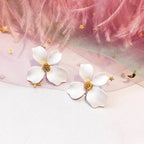 Pendientes de Clavo Flor Cuatro Pétalos blanco