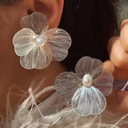 Pendientes de Clavo Flor Pétalos Anchos Blancos