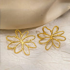 Pendientes de botón Flores Asimétricas oro