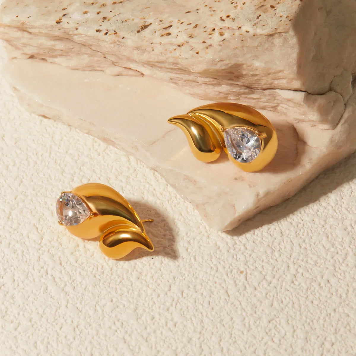 Pendientes de Botón Gota de Agua y Strass