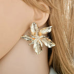 Pendientes de Botón Flor Grande Asimétrica oro