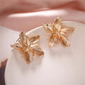 Pendientes de Botón Flor Grande Asimétrica oro