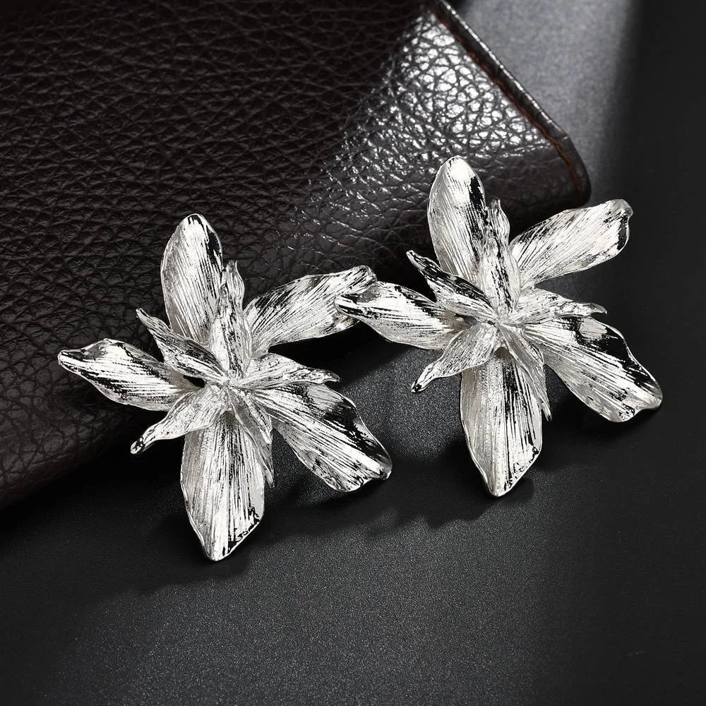 Pendientes de Botón Flor Grande Asimétrica plata