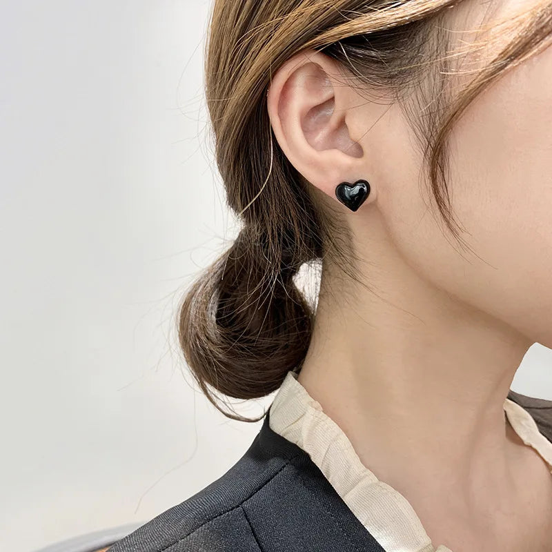 Aretes de Corazón con Perno para Mujer negro