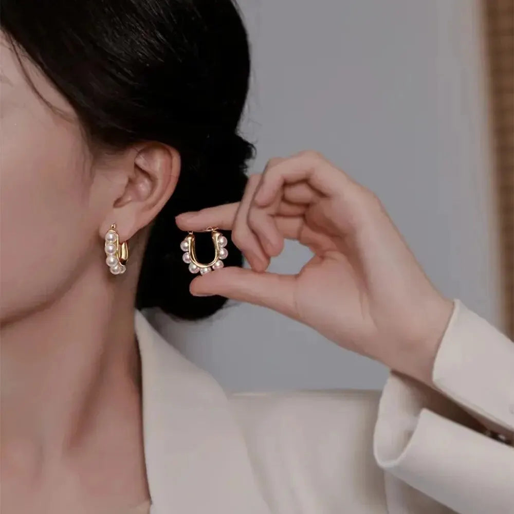 Elegantes Pendientes Aros con Perlas