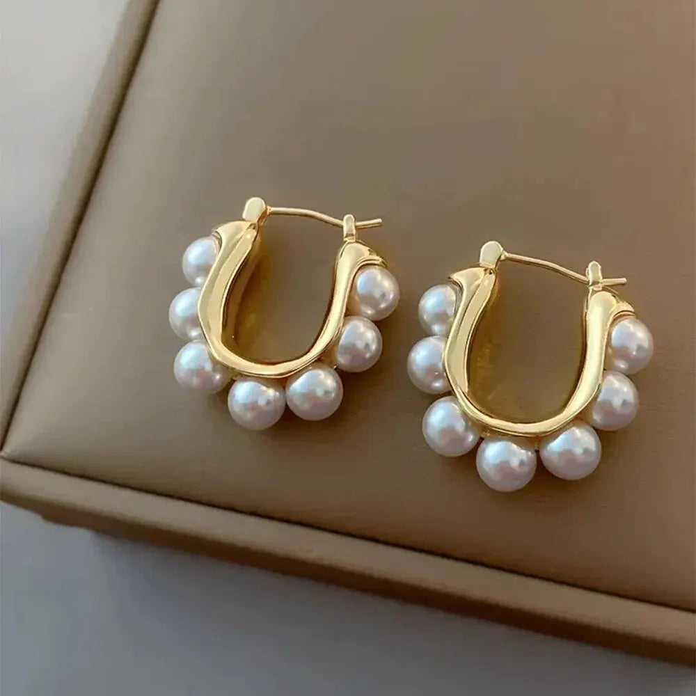 Elegantes Pendientes Aros con Perlas