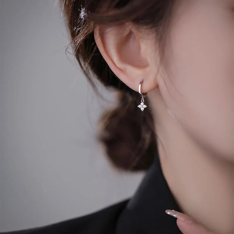 Pendientes Aros Flor Zirconia plata