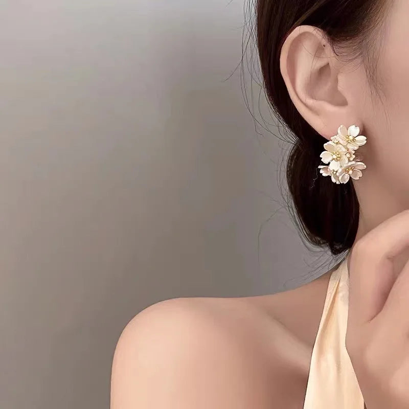 Pendientes Aros Retro Flores Blancas