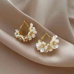 Pendientes Aros Retro Flores Blancas