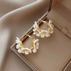 Pendientes Aros Retro Flores Blancas