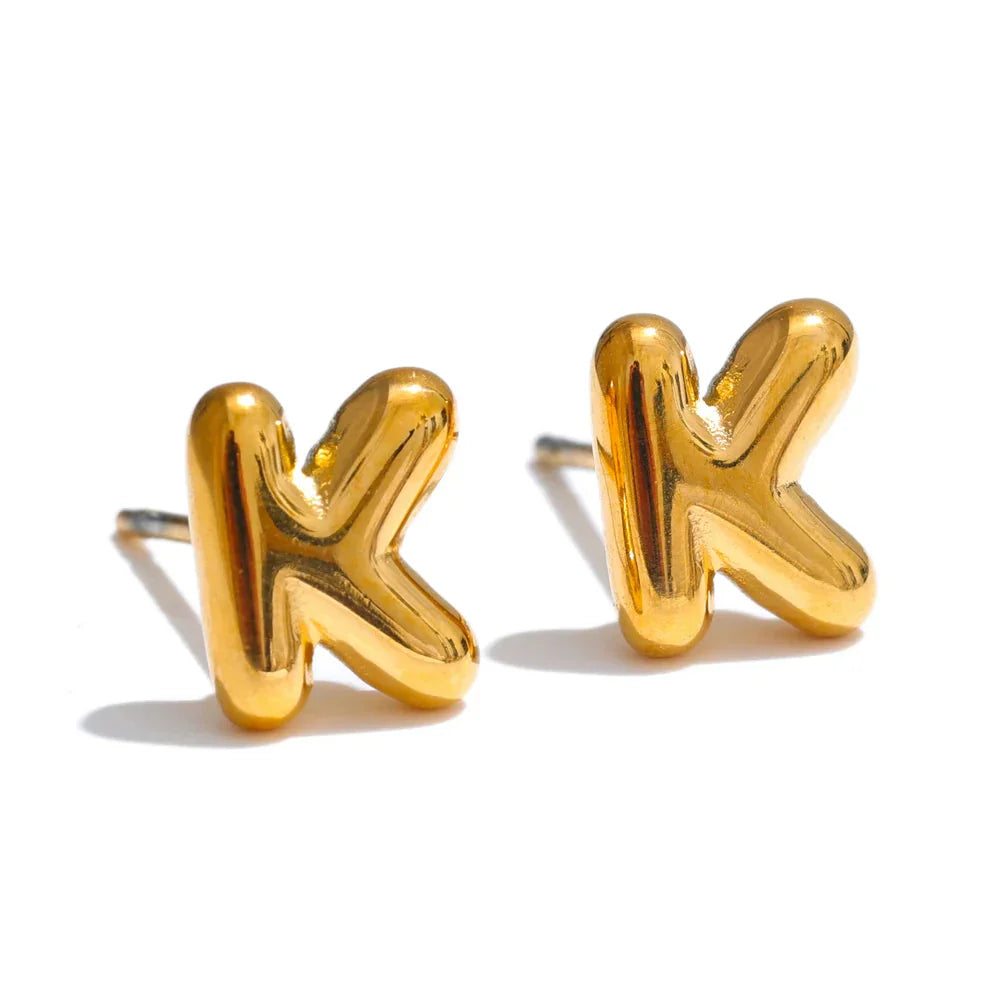 Boucles d'oreilles dorées avec initiale - lettre