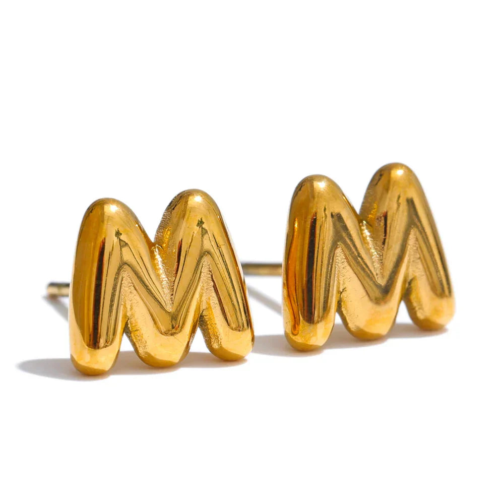 Boucles d'oreilles dorées avec initiale - lettre