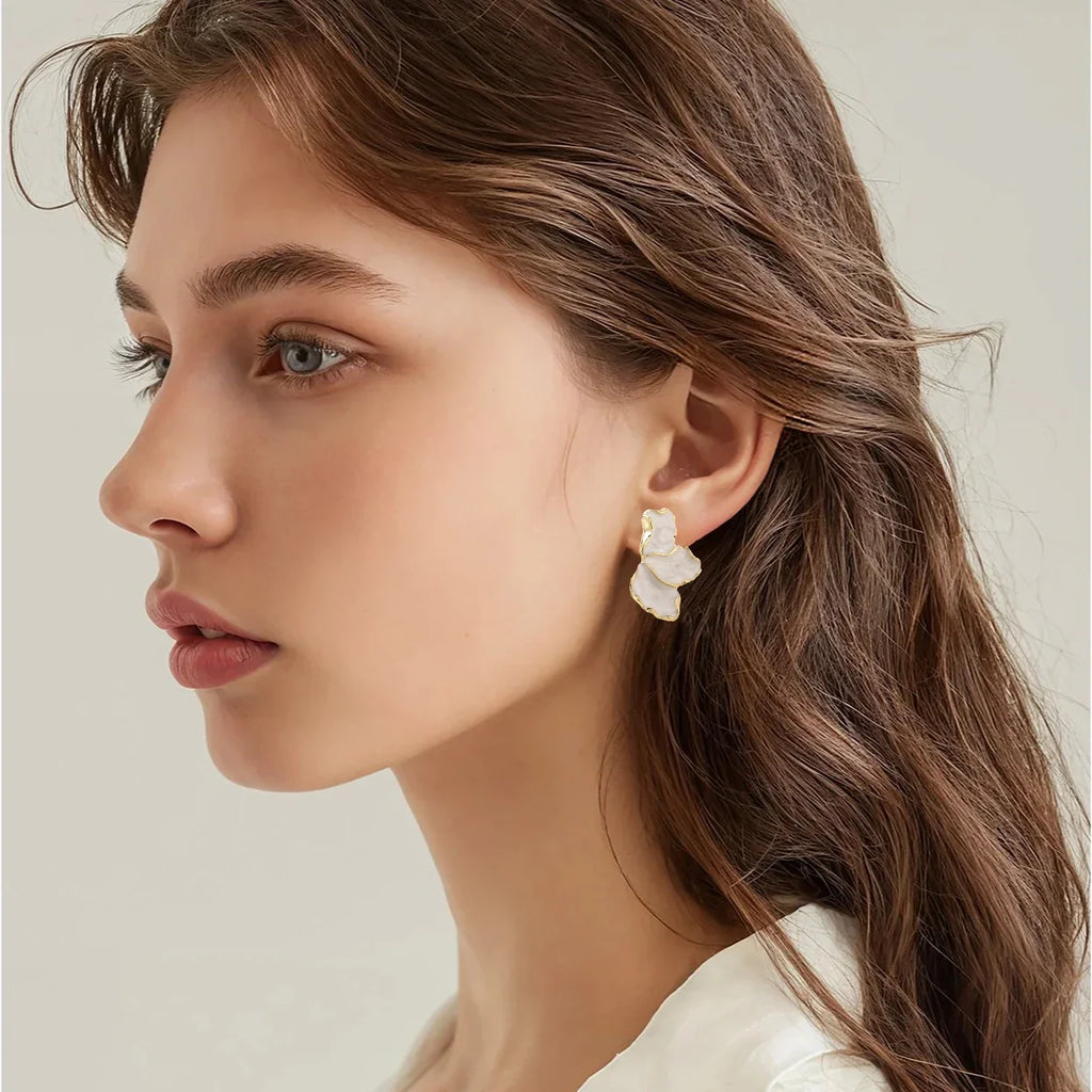 Pendientes de Media Flor Clavo Pétalos blancos