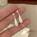 Pendientes de botón gota de agua en circonio blanco
