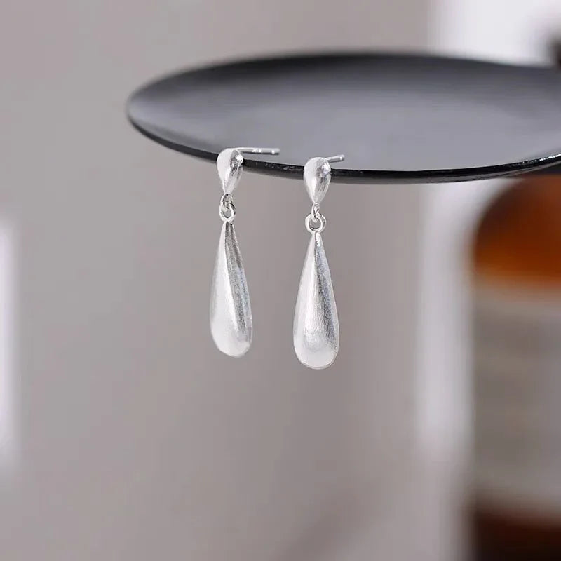 Pendientes de botón gota de agua en circonio blanco