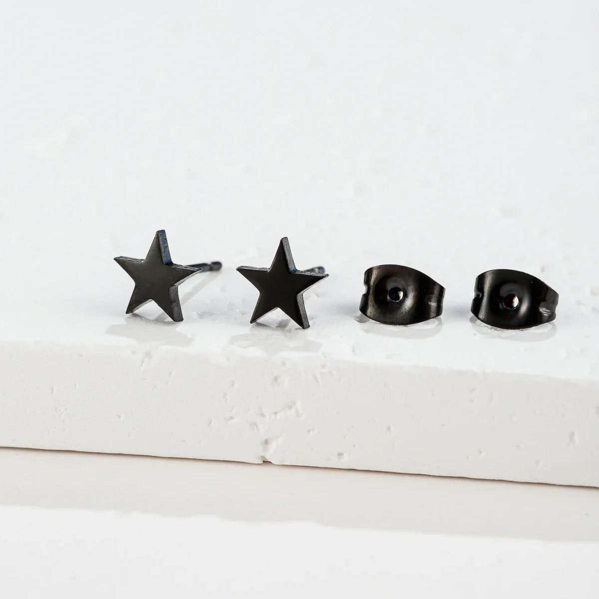 Pendientes Ligeros Clavo Estrella negro