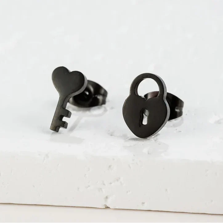 Boucles d'oreilles minimalistes clef et cadenas