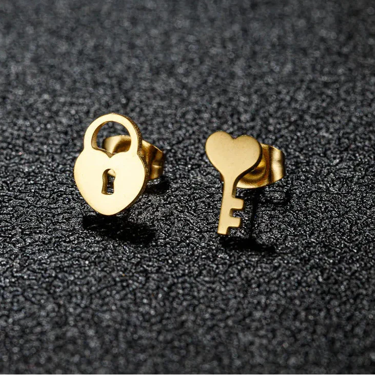 Boucles d'oreilles minimalistes clef et cadenas