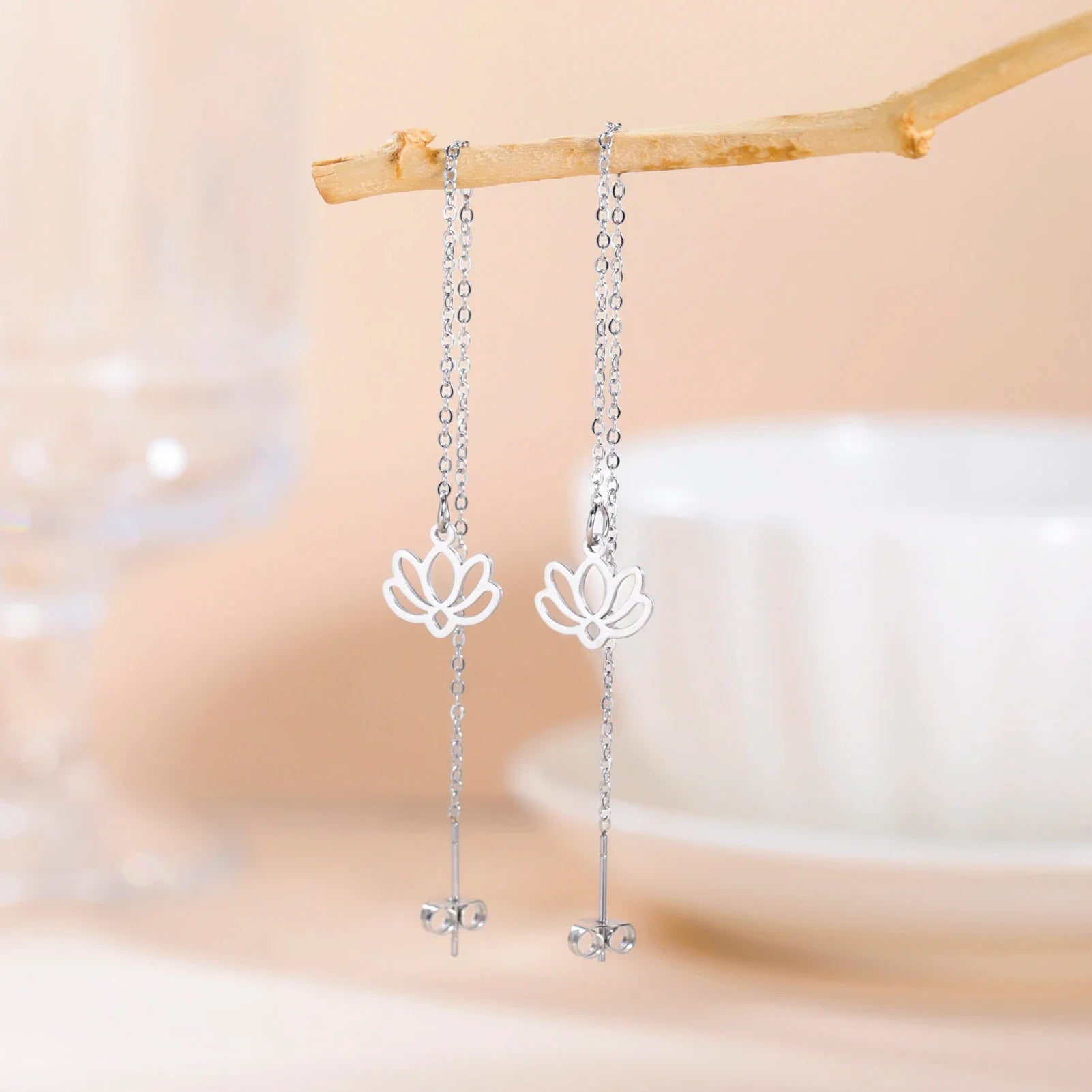 Pendientes Colgantes con Delicada Flor de Loto plata