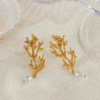 Pendientes Colgantes de Coral y Perlas Blancas