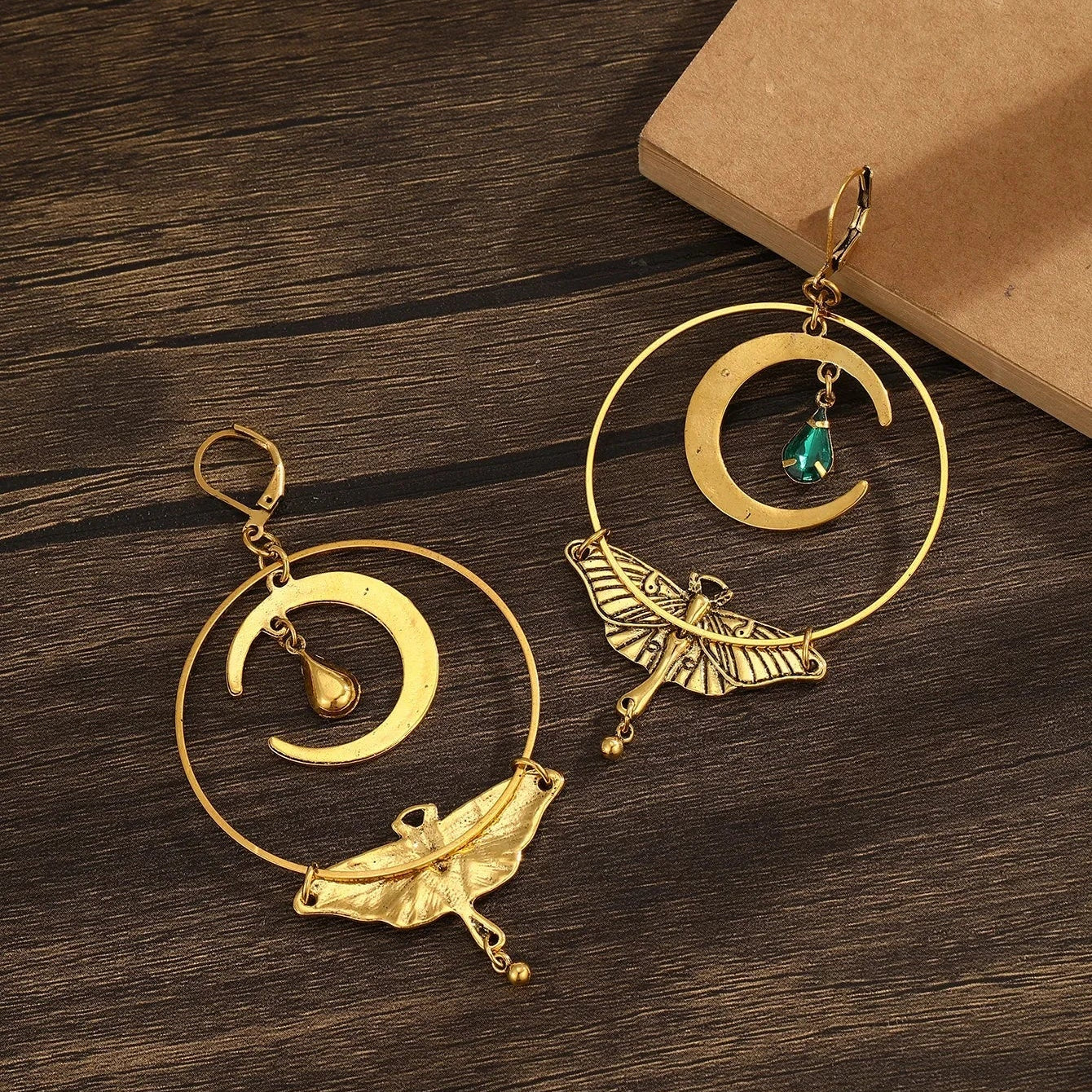 Pendientes Colgantes Media Luna y Polilla Nocturna