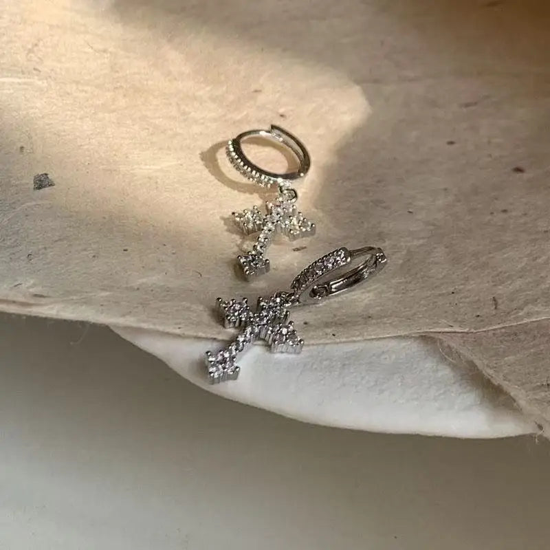 Pendientes Colgantes de Cruz Cristiana en Circonio