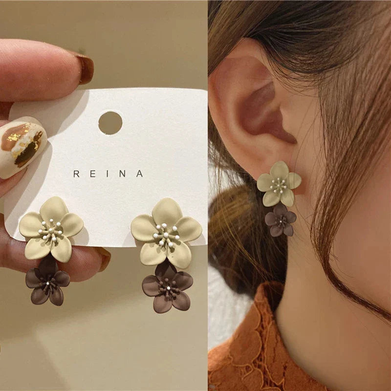 Pendientes Colgantes Flor Beige y Marrón