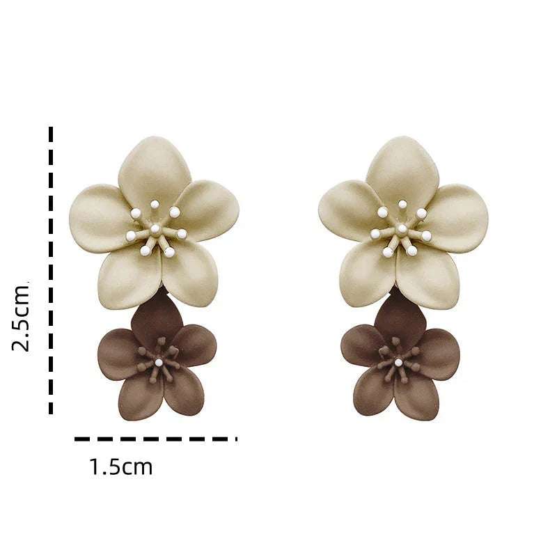 Pendientes Colgantes Flor Beige y Marrón