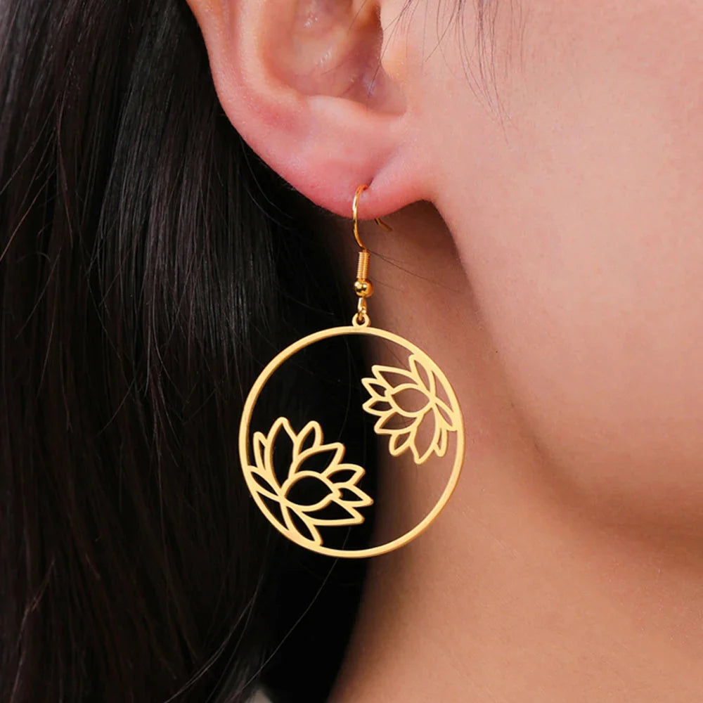 Pendientes Colgantes Redondos Flor de Loto oro