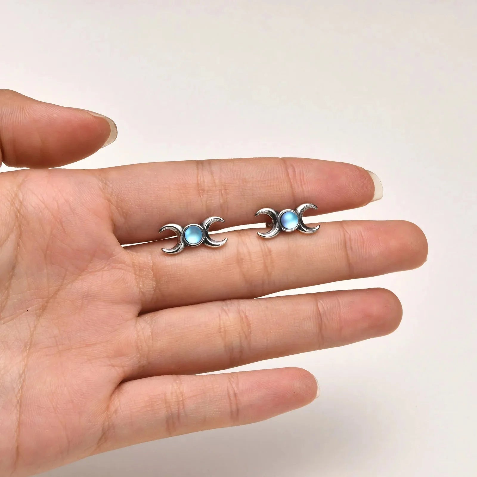Pendientes de Botón Triple Luna Hechicería Wicca Mujer
