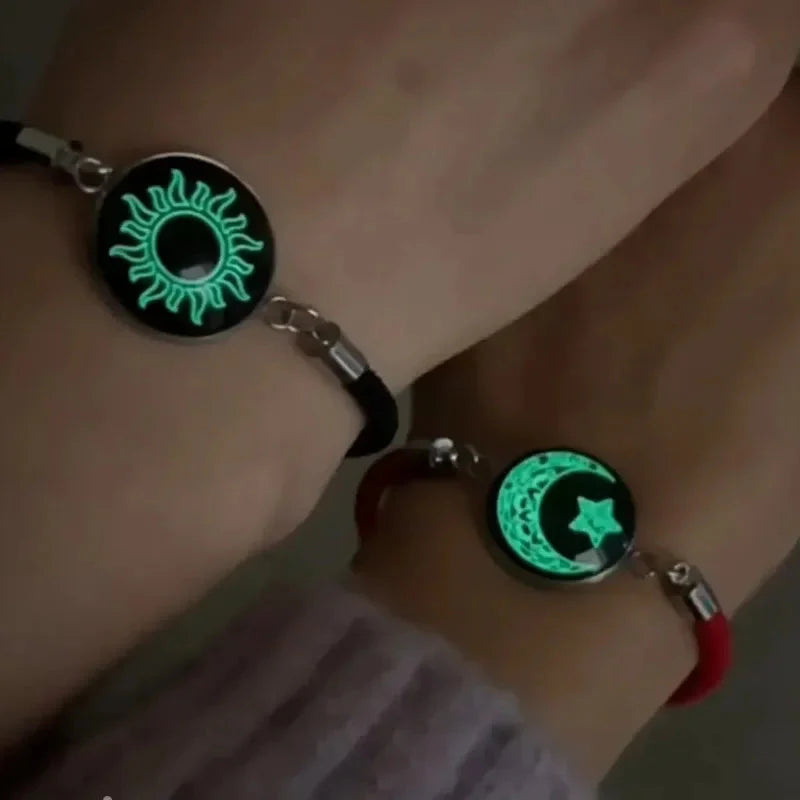 Pulsera con Media Luna y Sol Luminoso rojo y negro