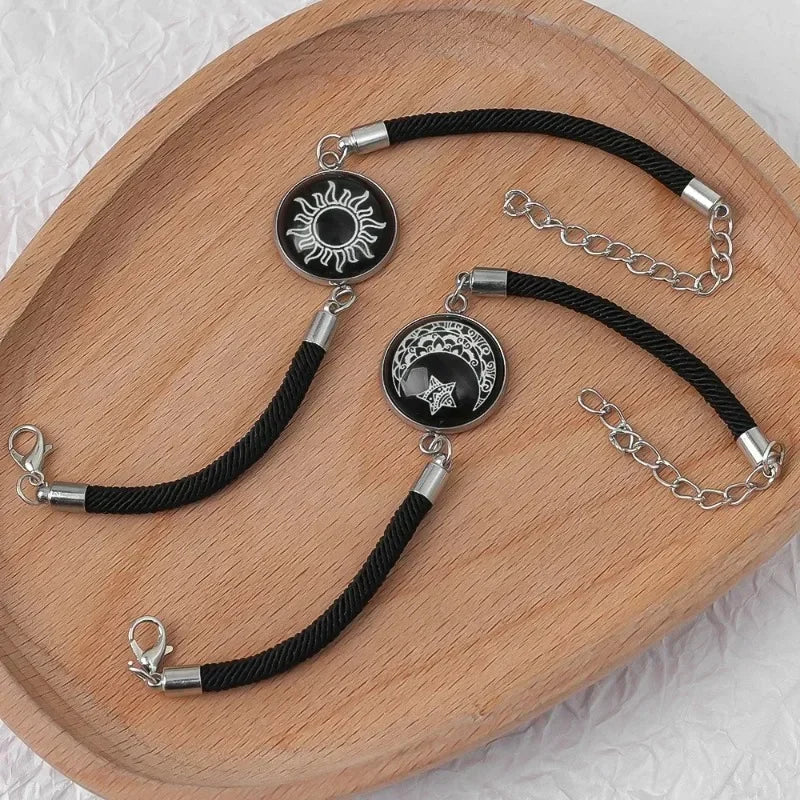 Pulsera con Media Luna y Sol Luminoso negro