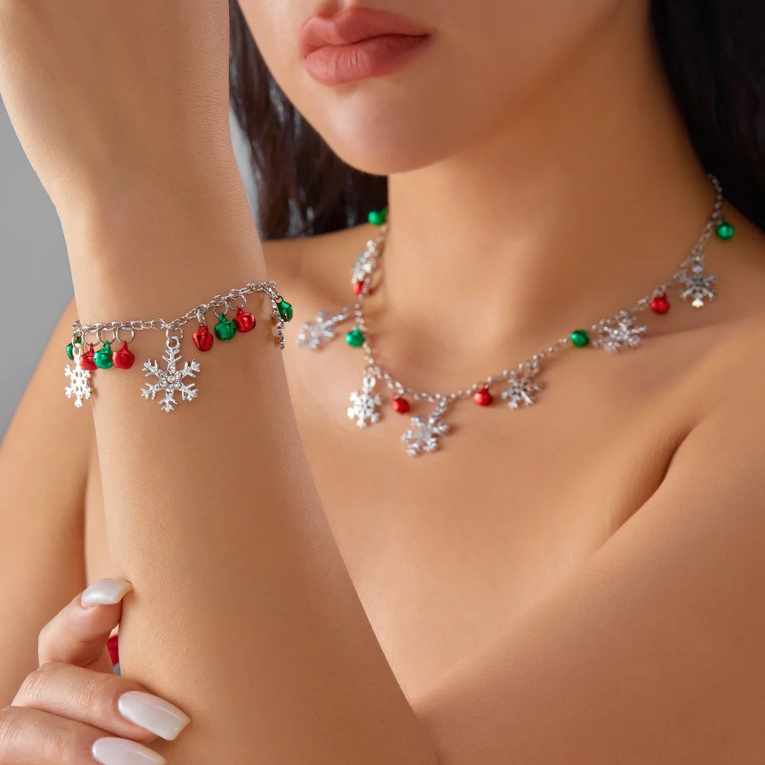 Pulsera con Copos de Nieve y Bolas de Navidad