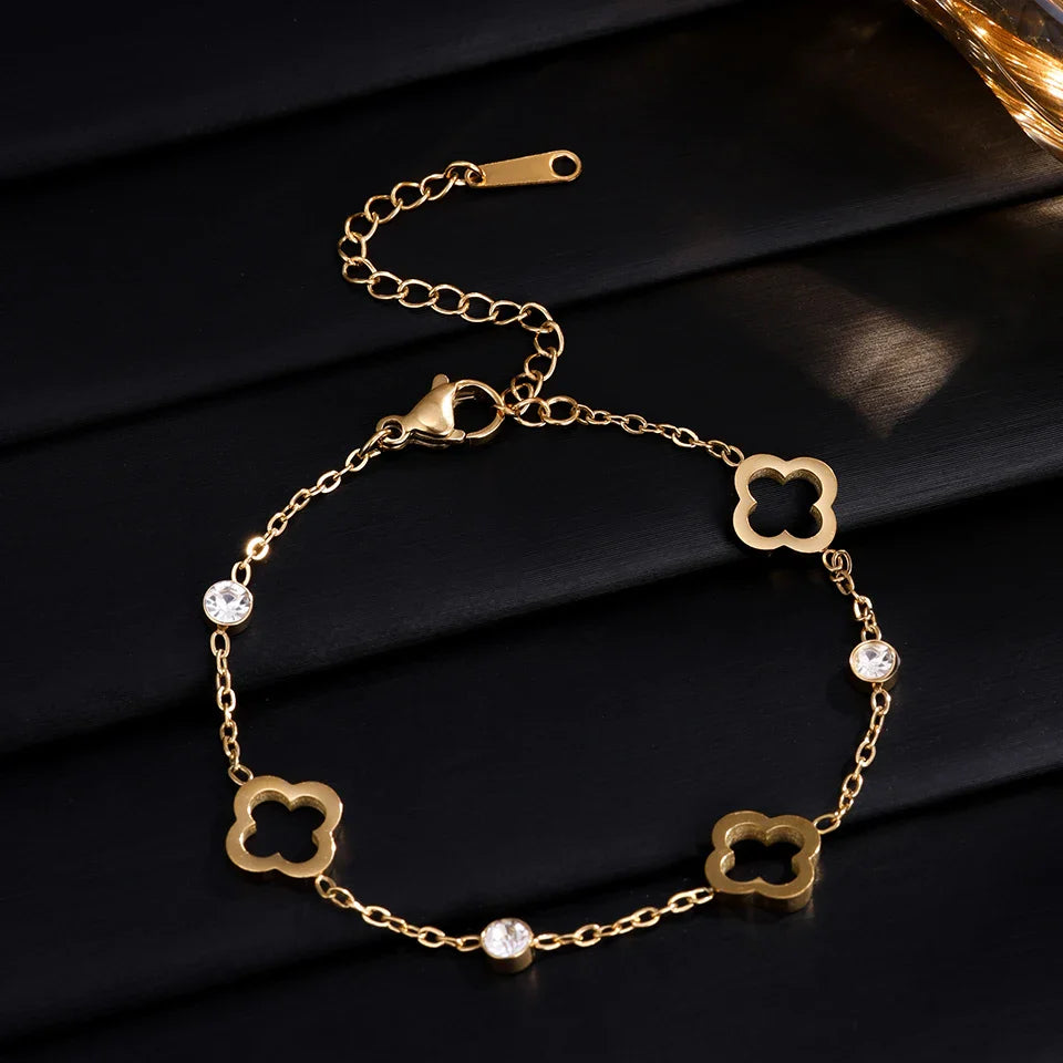 Pulsera con Tréboles de 4 Hojas con Circonio dorado