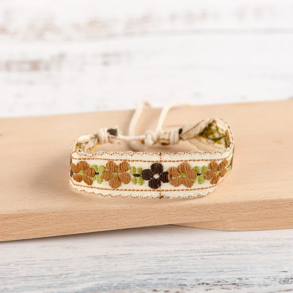 Bracelet brésilien boho brodé fait main