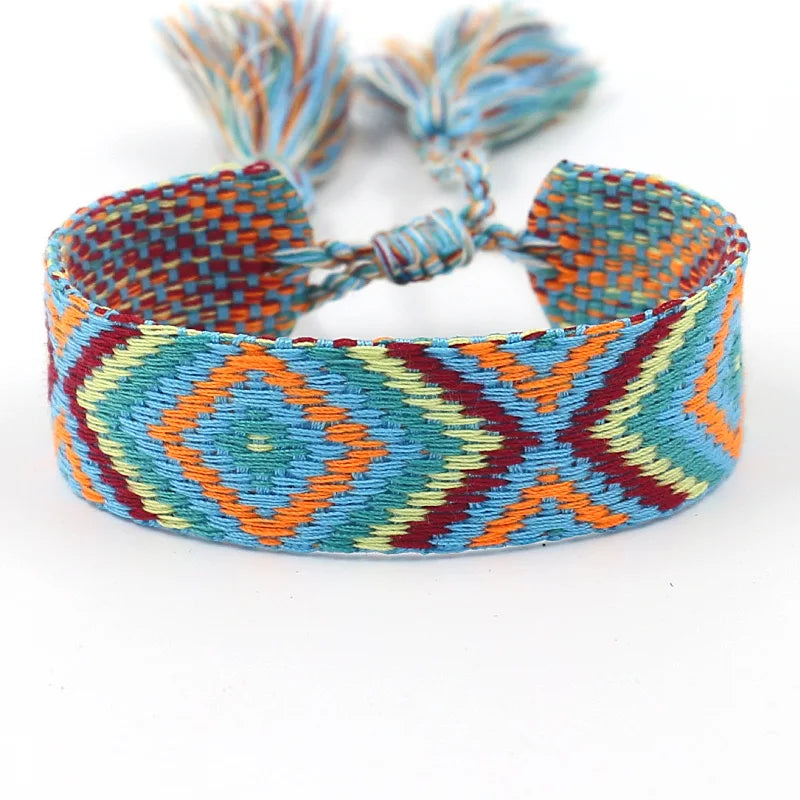 Bracelet brésilien large à motifs géométriques