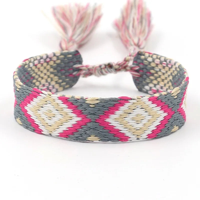 Bracelet brésilien large à motifs géométriques