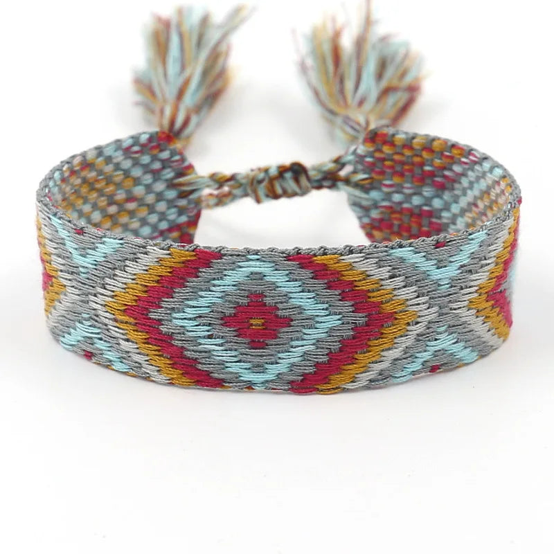 Bracelet brésilien large à motifs géométriques
