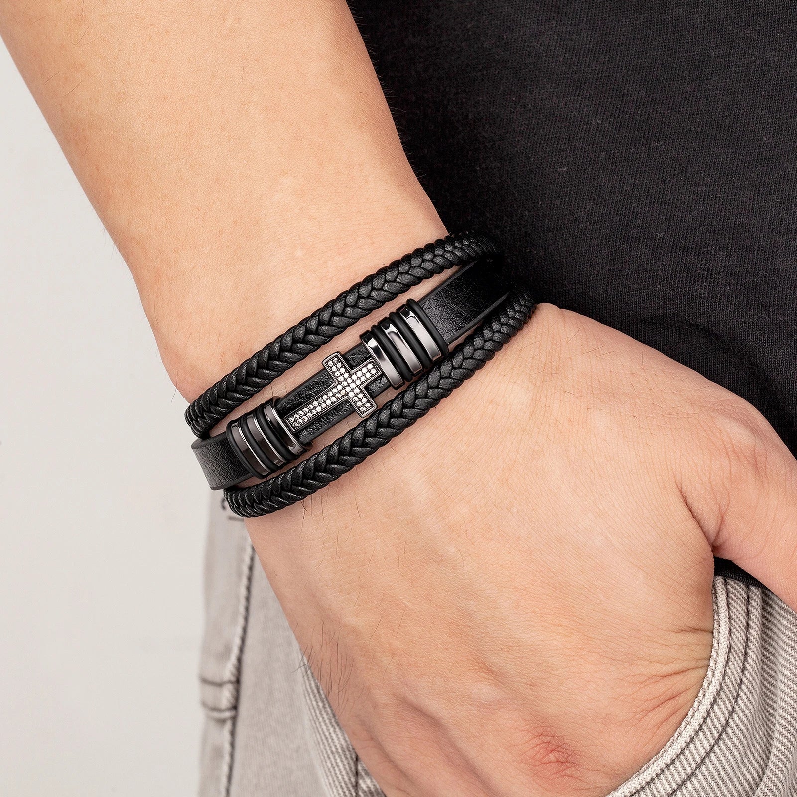 Pulsera Cruz y Trenza en Cuero negro