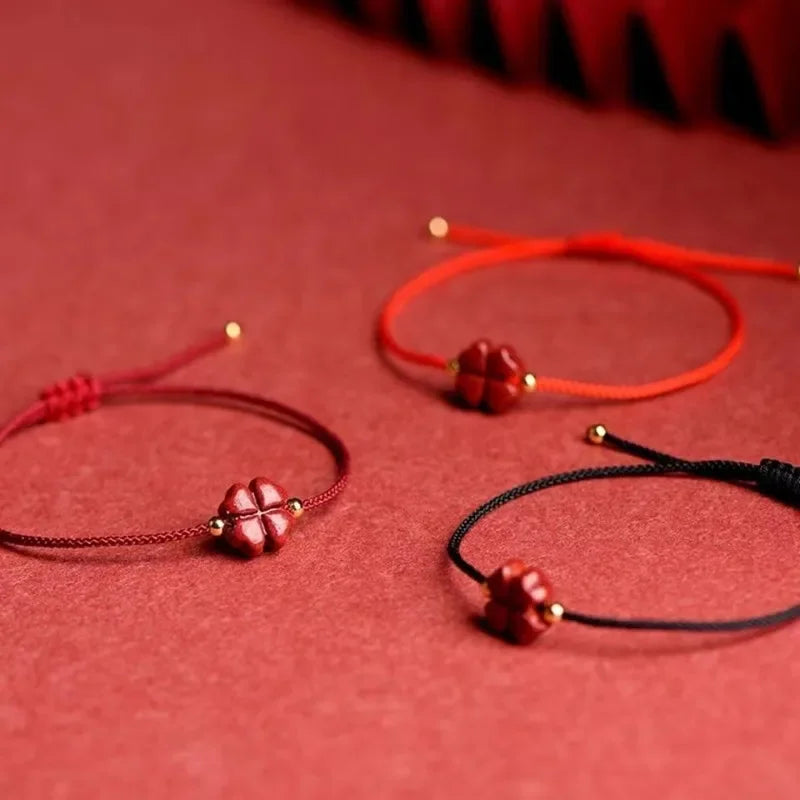Pulsera de Cuerda con Trébol de 4 Hojas en Piedra de Cinabrio rojo