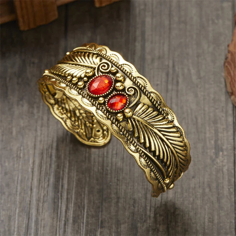 Pulsera Étnica Vintage con Piedras y Plumas oro