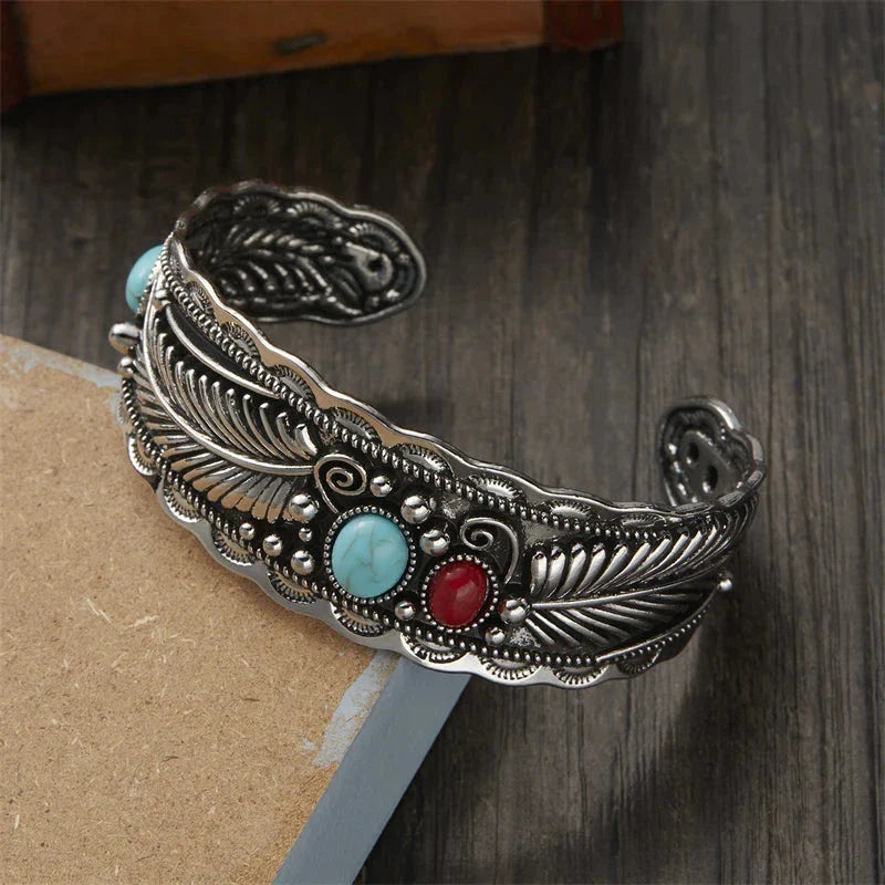 Pulsera Étnica Vintage con Piedras y Plumas plata