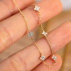 Pulsera Gourmette con Finas Flores en Zirconio oro