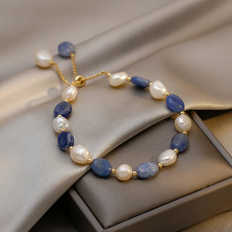 Pulsera de eslabones con perlas naturales azules y blancas