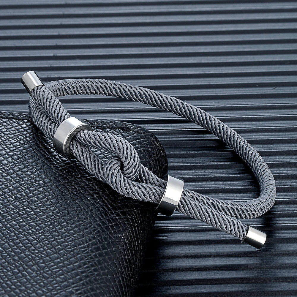 Bracelet moderne en corde tressée avec nœud