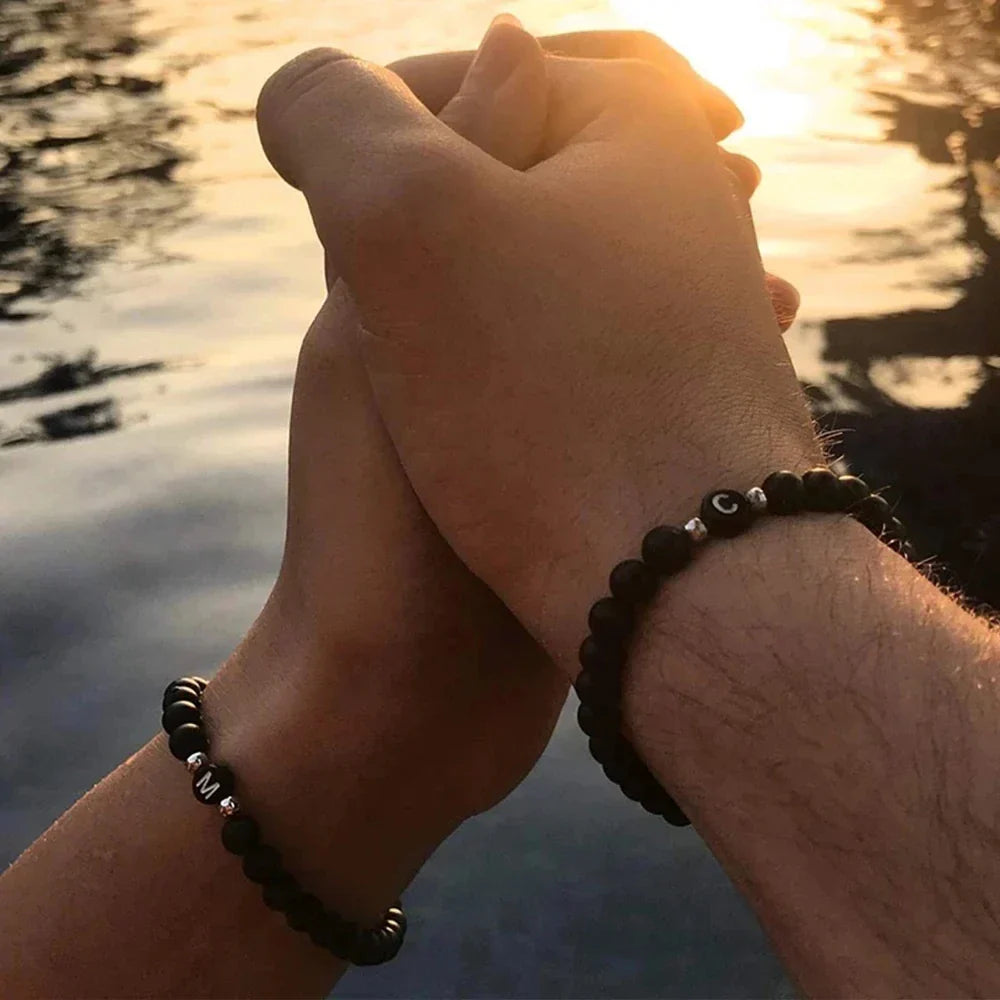 Bracelet noir initiale - lettre