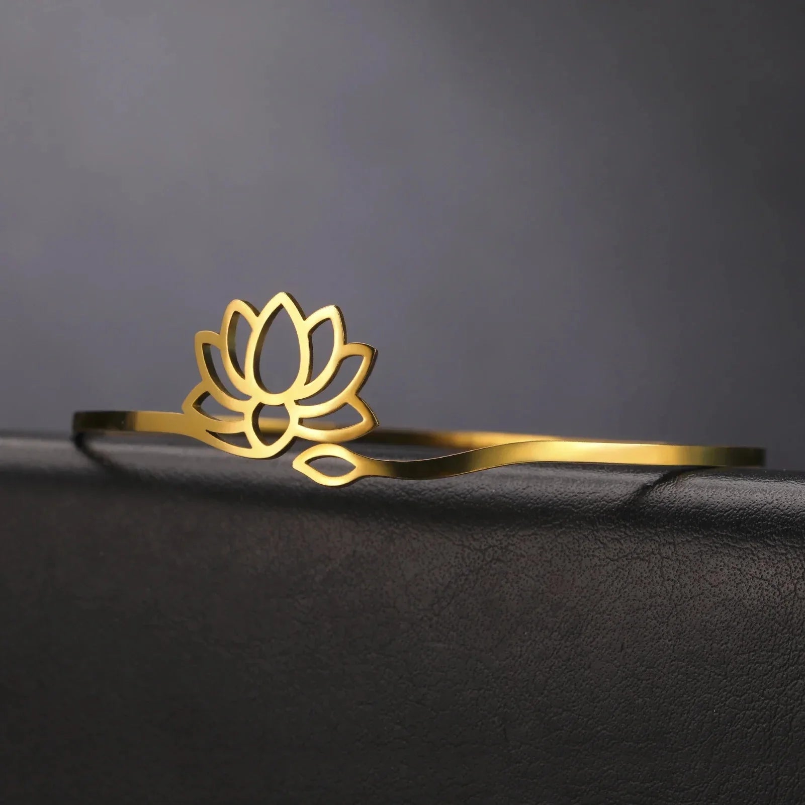 Pulsera Rígida Flor de Loto Mujer oro