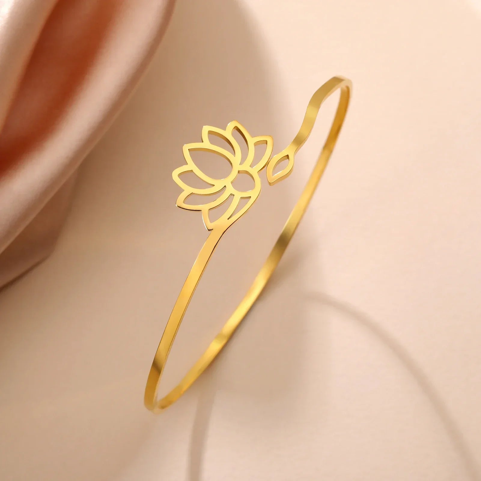 Pulsera Rígida Flor de Loto Mujer oro