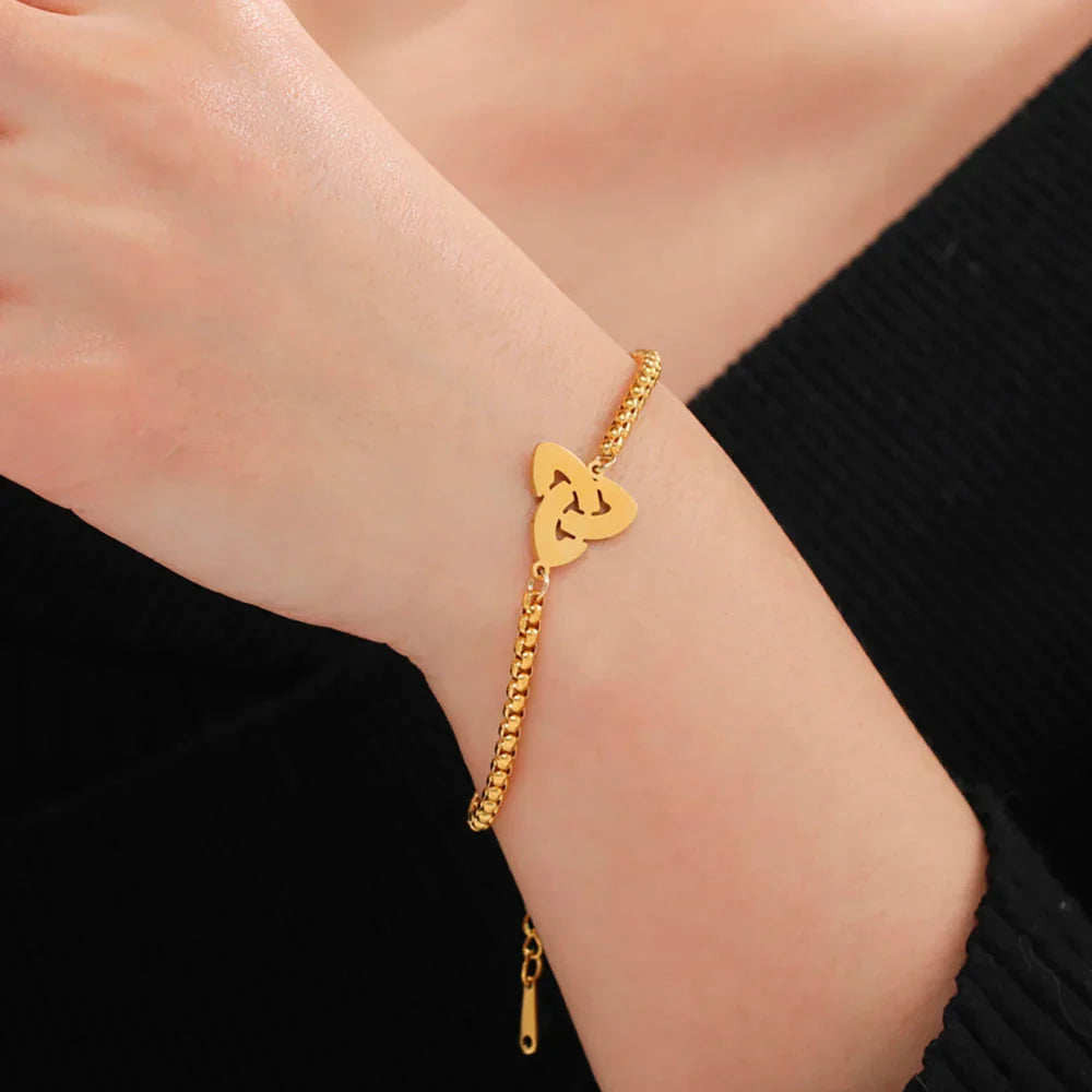 Pulsera Triquetra Nudo de la Trinidad Irlandesa oro