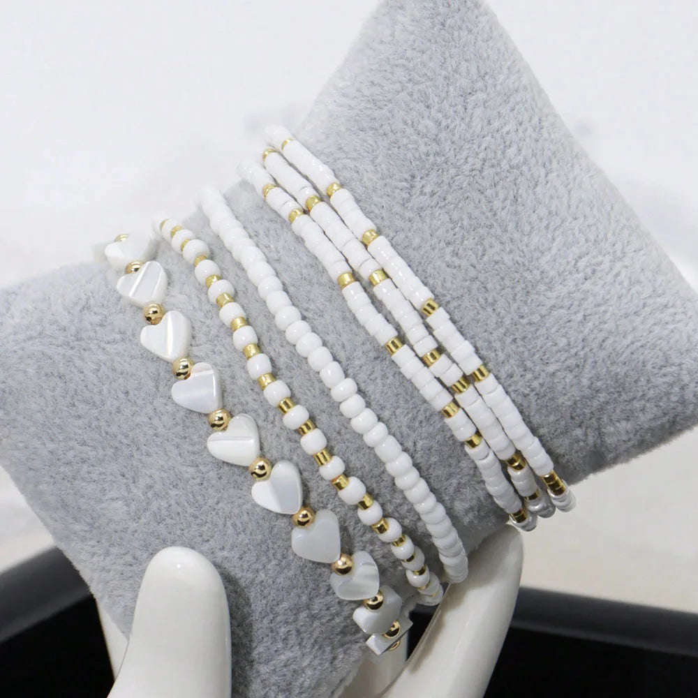 Pulseras de Perlas y Corazones